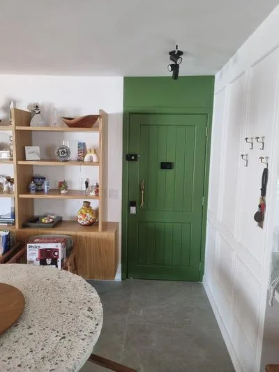 Higienópolis: porta verde de destaque