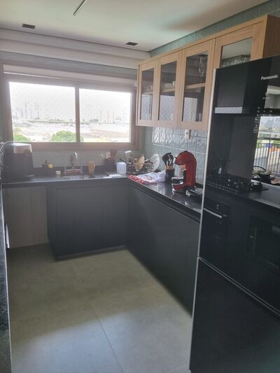 Mooca — cozinha preta em U
