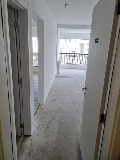 Morumbi — sala antes, apartamento entregue pela construtora