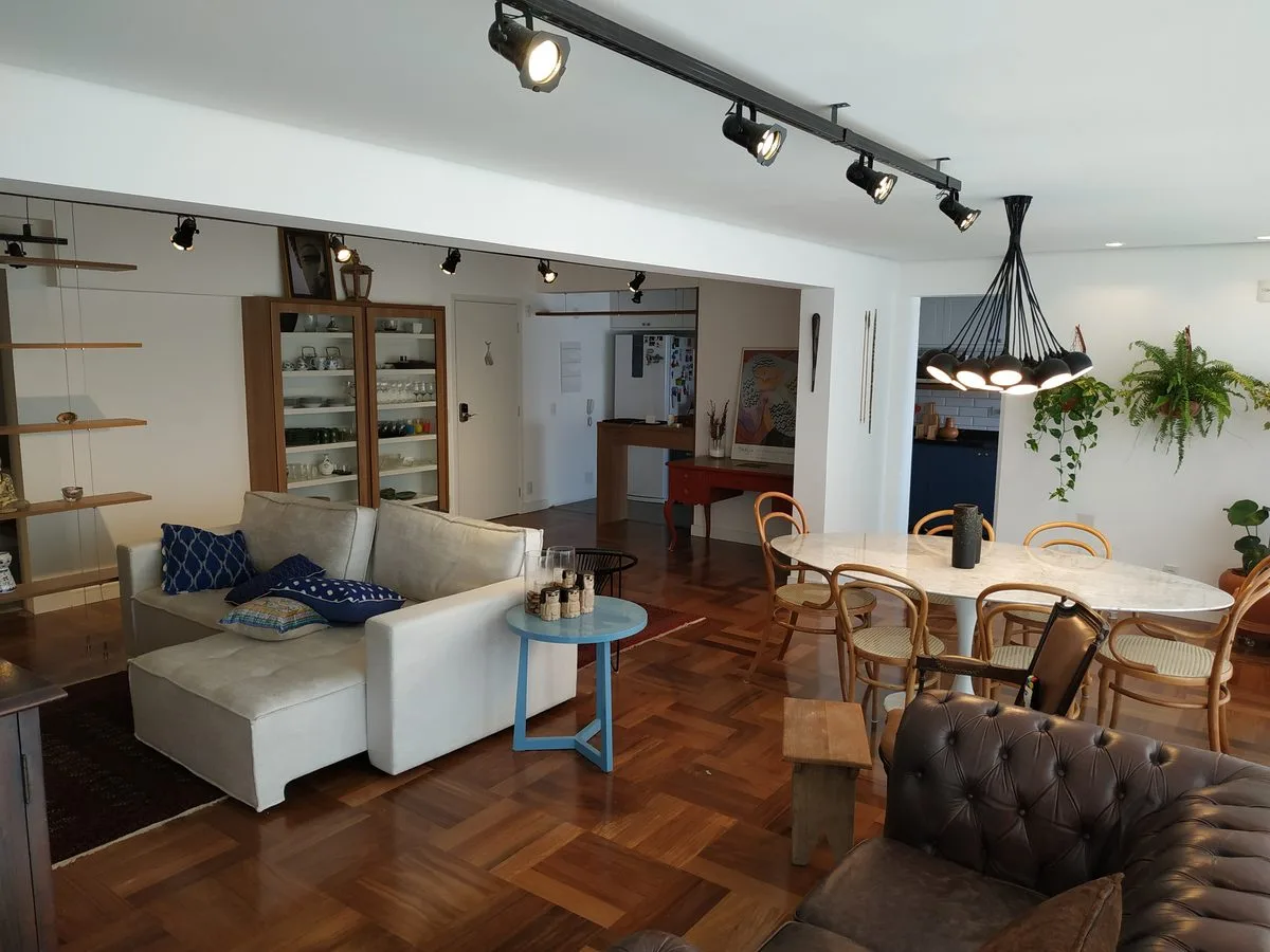 Sala de apartamento reformado pela Roque Moralez em Pinheiros